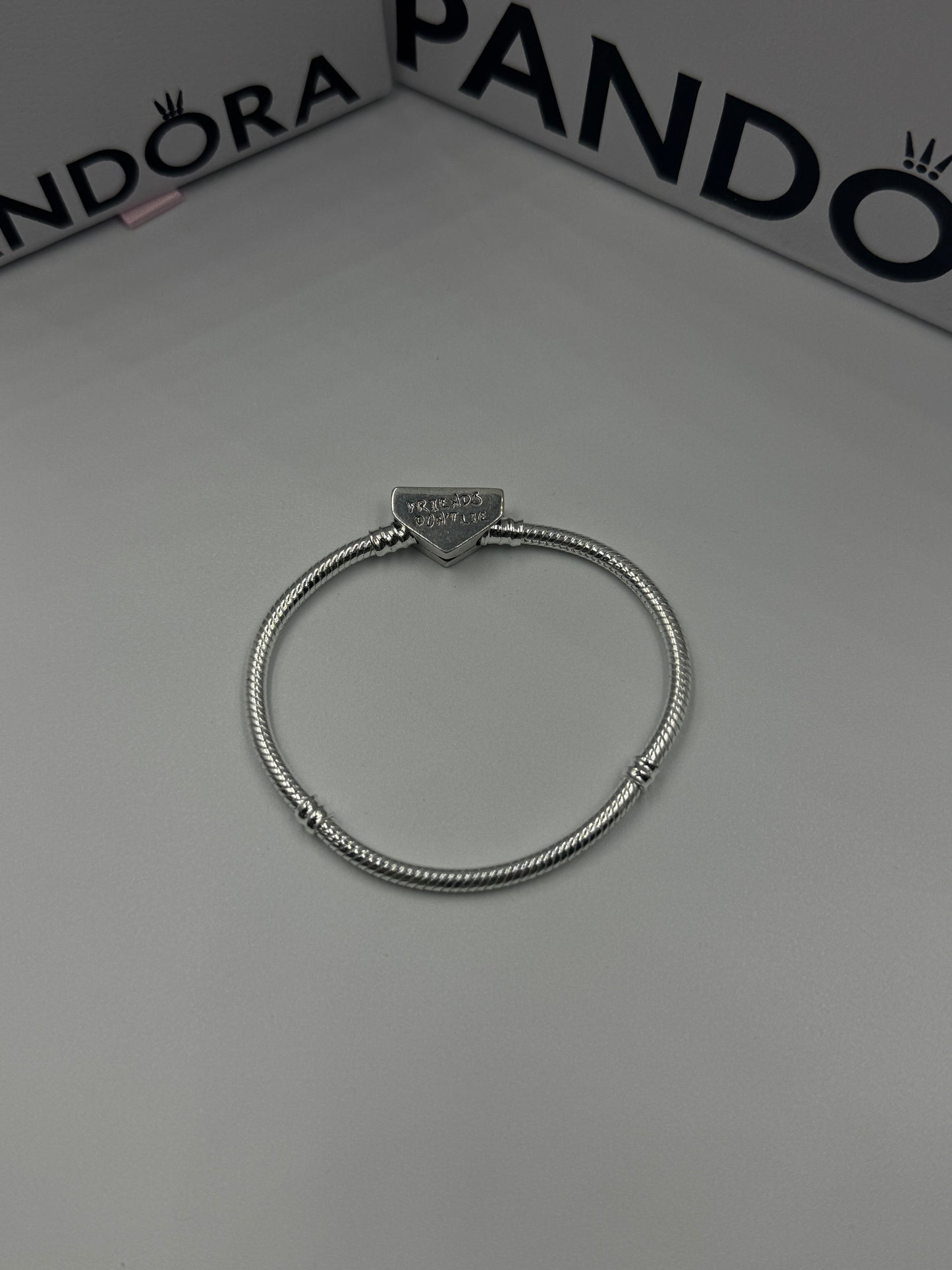 Pack Pulsera Stranger + 6 CHARMS 🎲